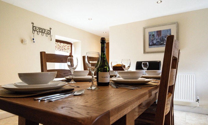 Newton Grange Cottage | The Farriers - Explore the Peak District. Enjoy the Autumn Colour at Chatsworth