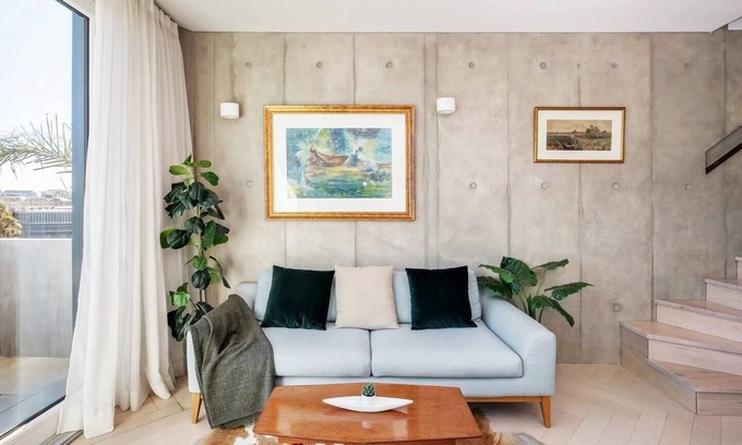 Alexandria Apartment | The Fern Double story Penthouse Suite wTerrace