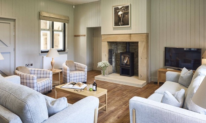 Walwick Apartment | The Filly - Three Bedroom Apartment, Sleeps 6