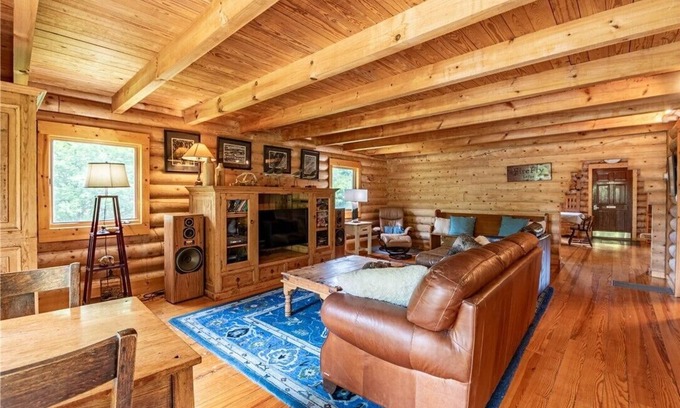 Sullivan Cabin | The Firefly Lodge – A Cozy Lake Retreat in Sullivan, IL