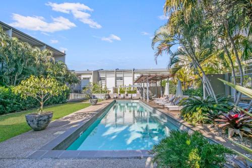 Bulimba Apartment | The Fish Bowl Vibrant Riverside Escape with Pool