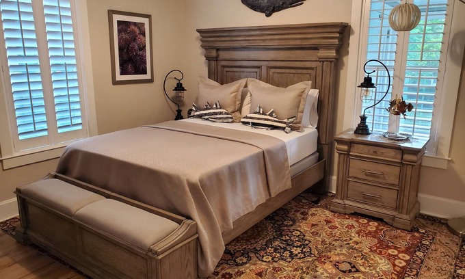 Mount Dora Cottage | "THE FISHERMAN'S COTTAGE" # 1 DESTINATION Rental in Historic District~Mount Dora