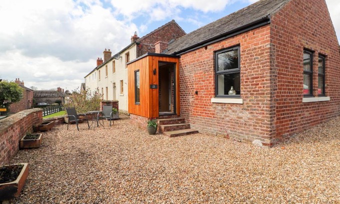 Carlisle House | The Flat