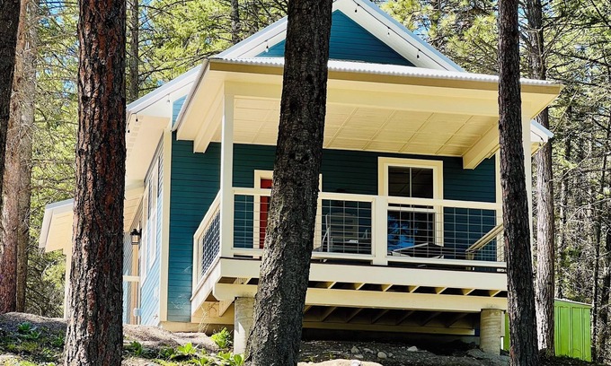 Lakeside Cabin | The Flathead at Elk Ridge Village cabin 201B with views of Flathead Lake