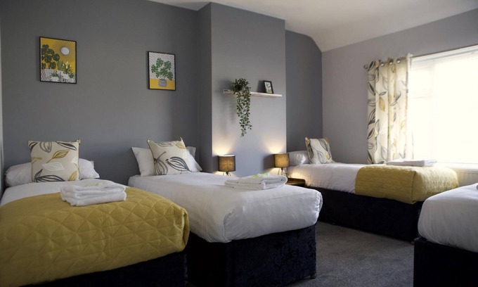 Flint Apartment | The Flintshire - North Wales - Sleeps Up To 9