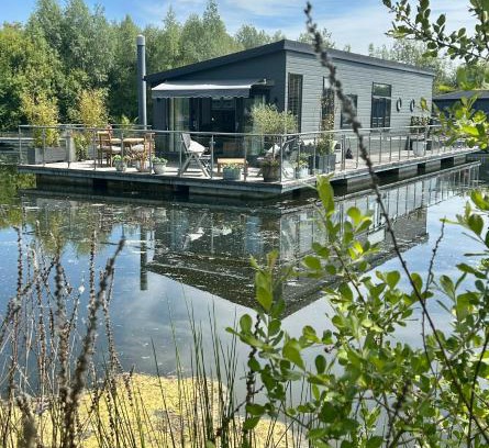 Upton upon Severn Apartment | The Floating Home at Upton