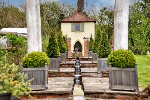Hereford House | The Folly