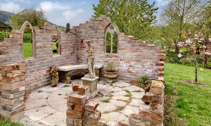 Hereford House | The Folly