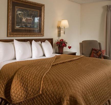 Rapid City Hotel | The Foothills Inn