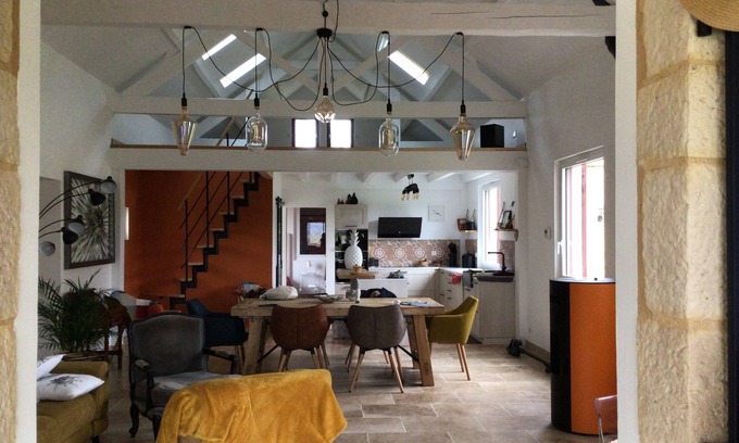 Le Buisson-de-Cadouin House | The former barn, house with swimming pool on 5500 m2 of parkland,