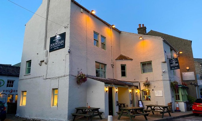 Hawes Hotel | The Fountain Hotel