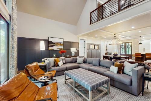 Cashiers House | The Fox Den