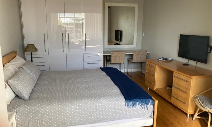 Krugersdorp North Apartment | The Fox Hole