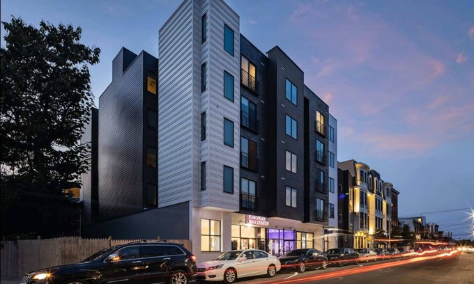 Fishtown Apartment | The Frankford Getaway