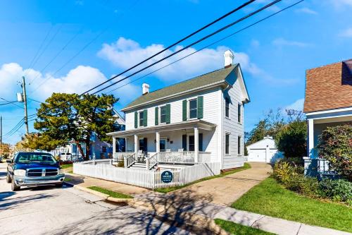 Morehead City House | The Front Porch on Ann Street