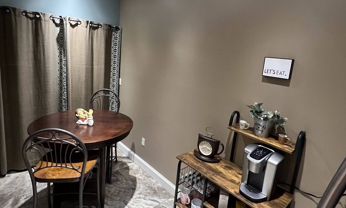 Ashley Oaks Apartment | The Fryeburg Retreat