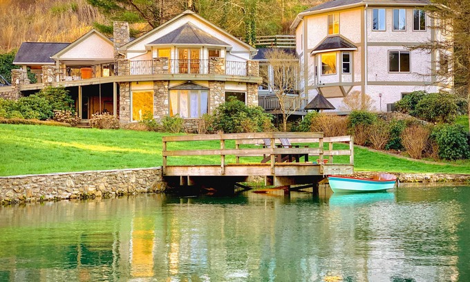 Mars Hill House | The fun house: fire pit, hot tub, fishing, pond, pizza oven & outdoor movie gear