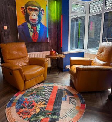 Bangor House | The Funky Hideaway with Hot Tub
