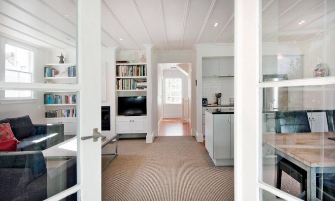 Russell Apartment | The Gables - Stunning Waterfront Apartment