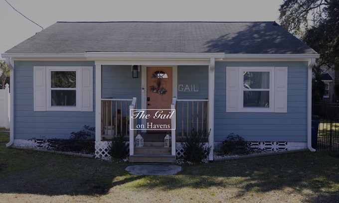 Crescent Beach House | The Gail on Havens Pet Friendly & Walk to Beach