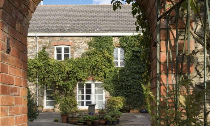 Kingsbridge House | The Gallery