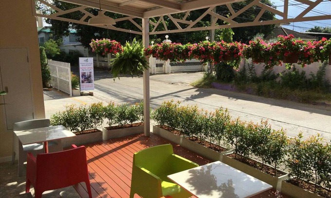 Hua Mak Hotel | The Garden Living
