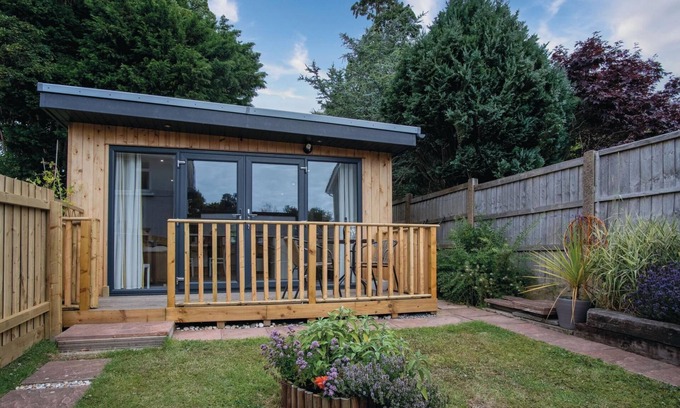 Tenby Ski Chalet | The Garden Lodge - 1 Bedroom Lodge - Tenby