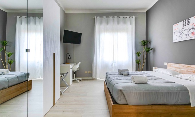 Reggio nell'Emilia Apartment | ⭐️⭐️⭐️⭐️⭐️ THE GARDEN - Old Town - Free Parking + Wi-Fi
