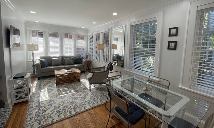Northside District Condo | The Garden Suite at Hampton Court