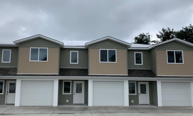 Zanesville House | The Garden Townhouse; 3 BR, 1.5 bath, 1car garage.