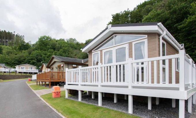 Amroth Ski Chalet | The Garnwen Lodge in the beautiful Narberth