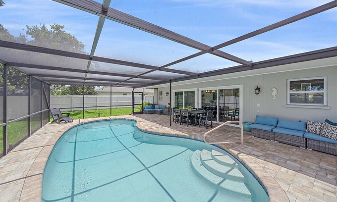 Gulf Gate Estates House | The Gecko House - Long Stays Are Welcomed - 3D Tour Available!