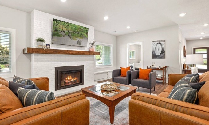 Springdale House | The George at 702 - 1 Mile to DT Springdale