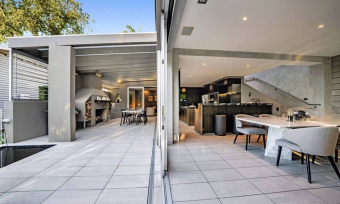 Parnell Villa | ⭐The Gibraltar House by Homello | Hot Tub, 2x Living Rooms & City Views | 380m²⭐