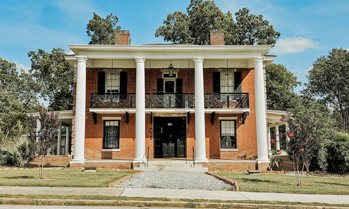 Newberry Bed & Breakfast | The Gilded Bat