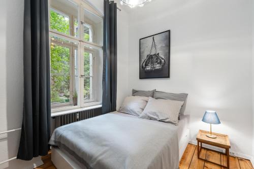 Schoeneberg Apartment | The Gleditsch - Central Schöneberg location, 1BR, 1 living room, group friendly, ideal for 2 - 4 Guests