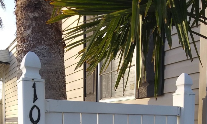 Summerton House | The Goat House - Lake Marion. 3BR/2BA