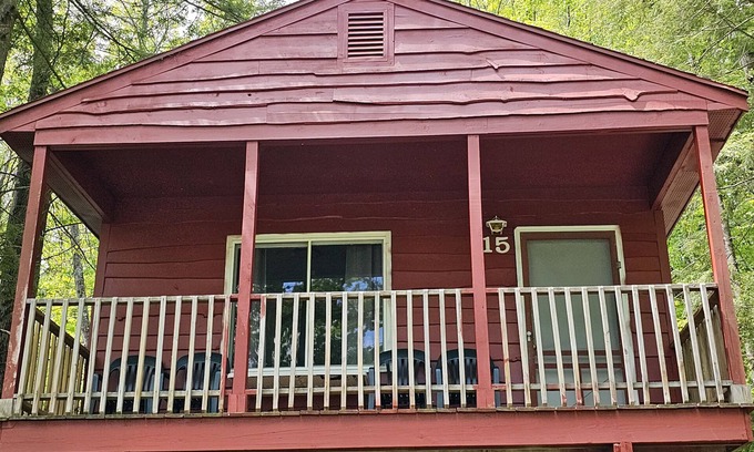 Lake George Cabin | The Gold Eagle Cottage 15