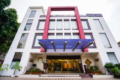 Mahanagar Hotel | The Golden Apple