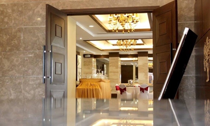 Patparganj Hotel | The Golden Palms Hotel & Spa Delhi
