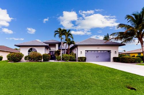 Caloosahatchee House | The Golden Pineapple Sanctuary