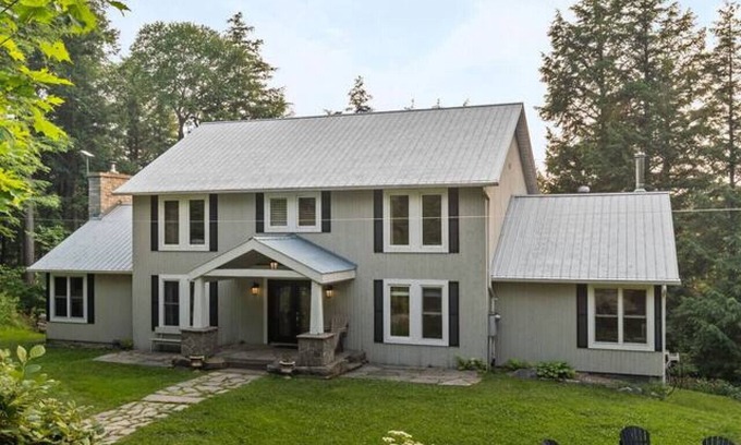 Lake of Bays Cottage | The Goldenwood Lakehouse: Waterfront Forest Escape