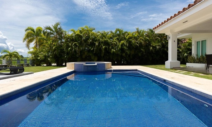 El Palmar Villa | The Golf Oasis Villa by Acomodo