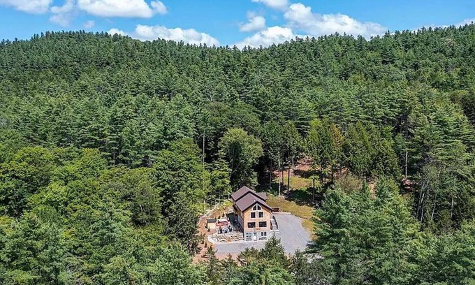 Grafton Cabin | The Grafton Lodge, Rustic Luxury, sleeps 20, Hot Tub, Sauna, Fire pit