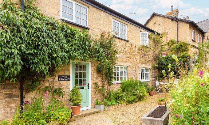 Aberford Cottage | THE GRANARY, character holiday cottage, with open fire in Aberford