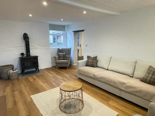 Cardigan House | The Granary, Cilbronnau Farm, Cardigan