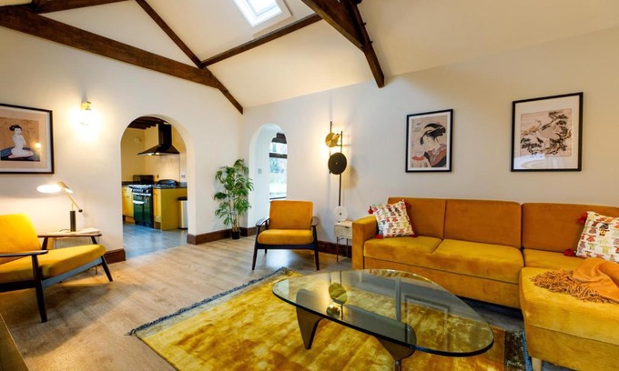 Crynant House | The Granary
