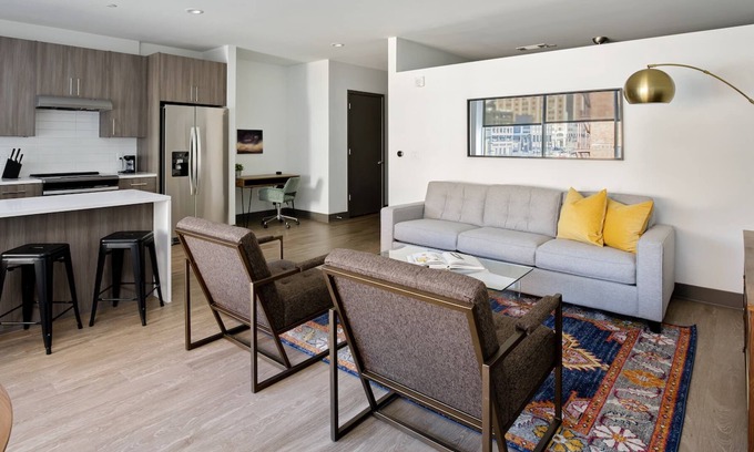 Downtown Kansas City House | THE GRAND - Modern DT Apts with Free Parking by Zencity