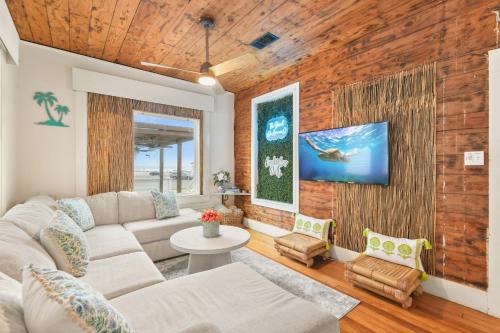 San Jacinto House | The Grand on Ave O