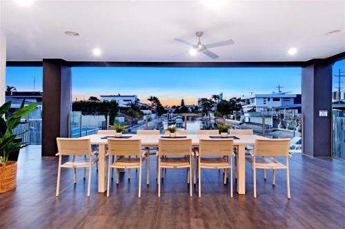 Broadbeach Waters House | The Grand - SPECIAL Stay 6 Pay 5